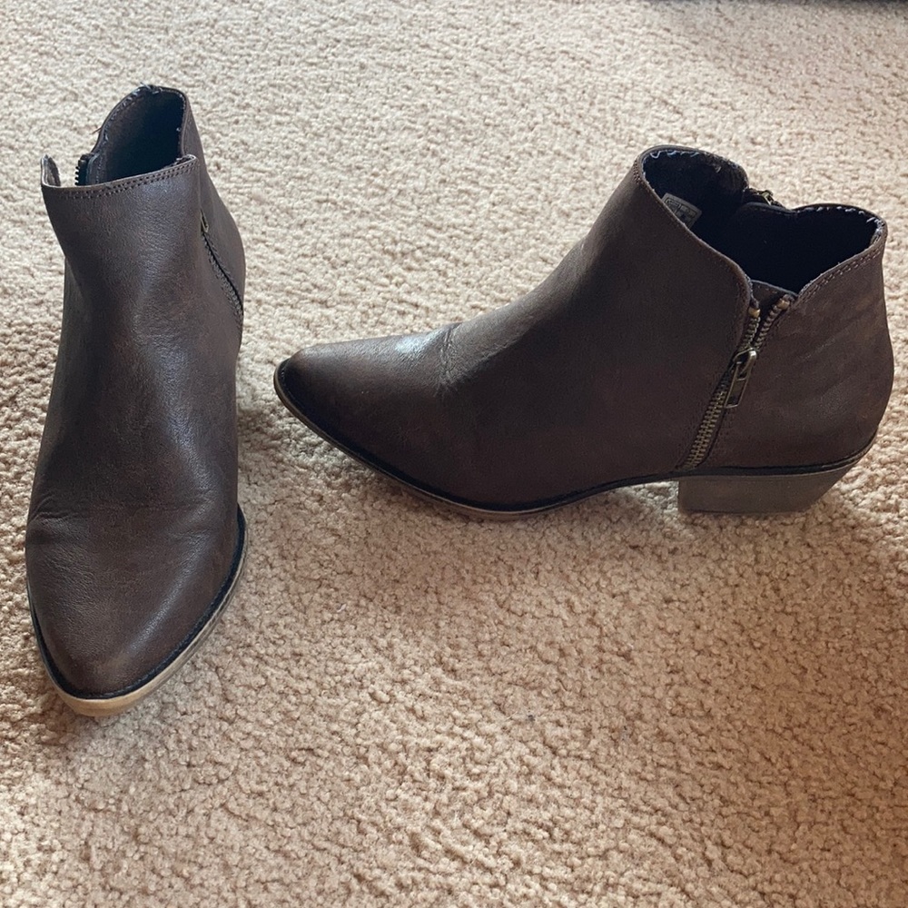 Rocket dog brown ankle booties! Size 9.5
